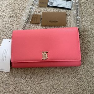 Burberry wallet on chain Hannah candy floss WOC